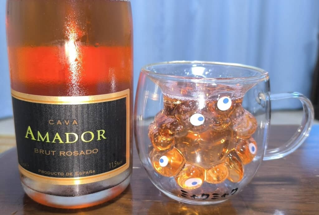 ロゼ泡を入れた様子（画像提供：しんさん／@shin_kawa2017）