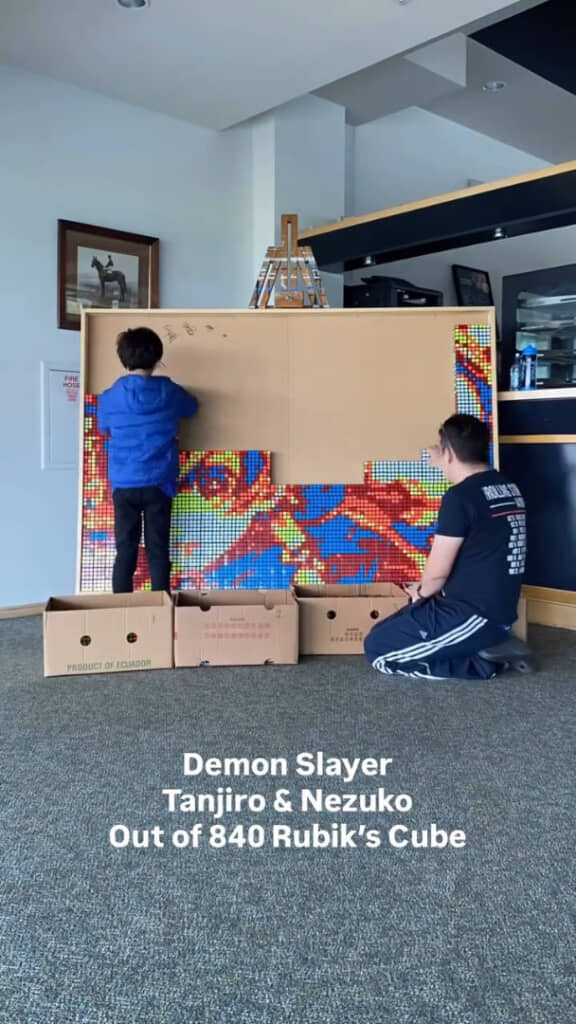 親子でどんどんルービックキューブを積み上げていき……