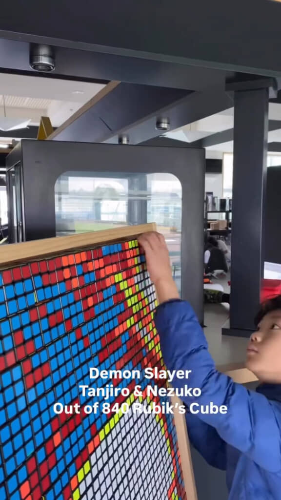 近くから見るとまさにドット絵といった感じです