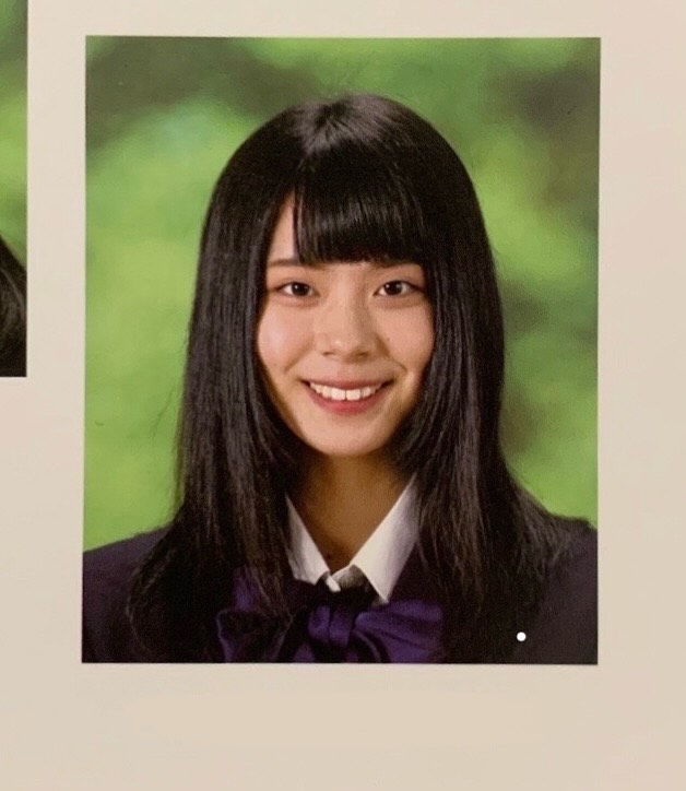 清楚な黒髪ストレートが印象的な学生時代のちゃんりおさん