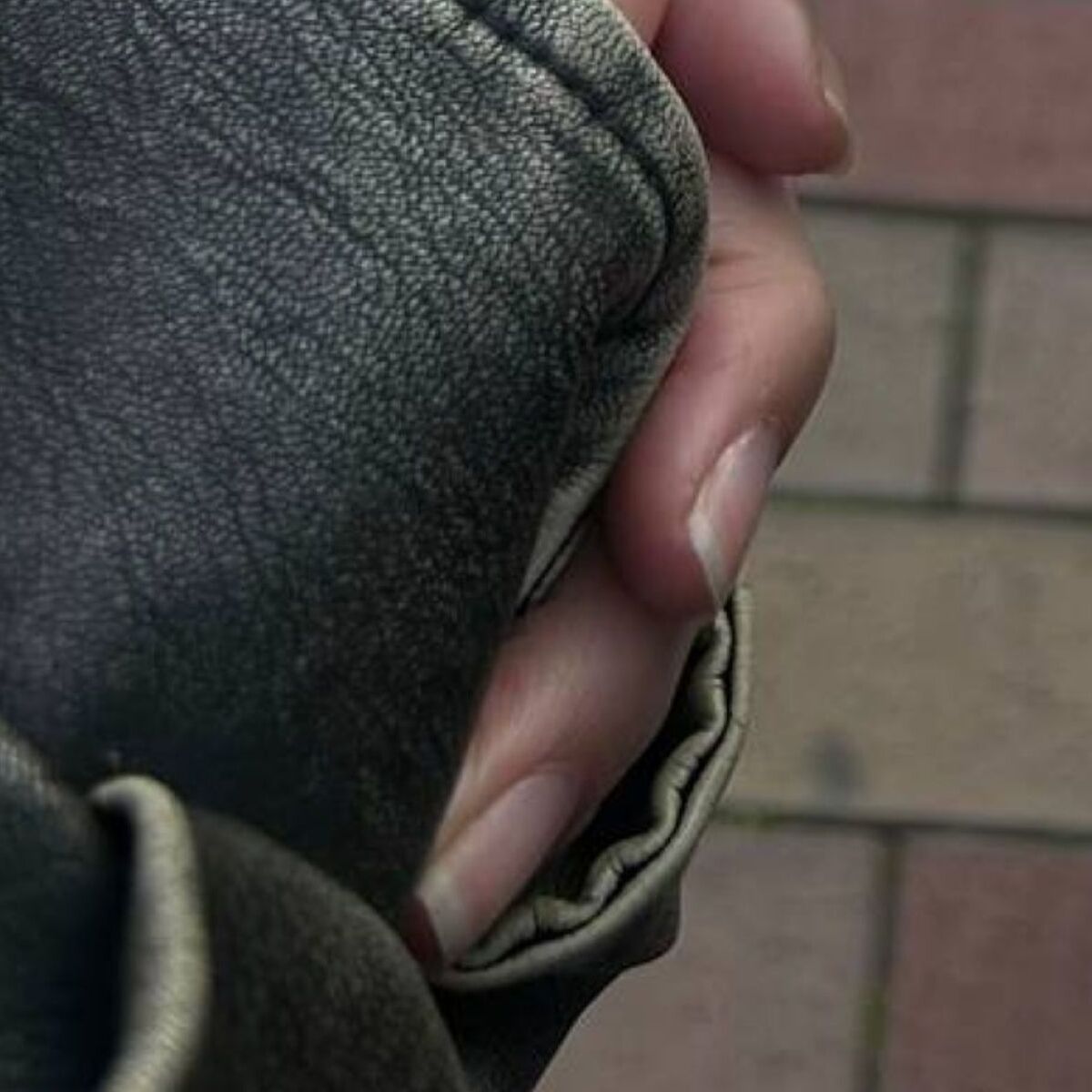 ディズニーでもらったシール→よく見ると……　「涙腺崩壊」「こんなん絶対運命じゃん」と259万再生 | ディズニー ねとらぼ