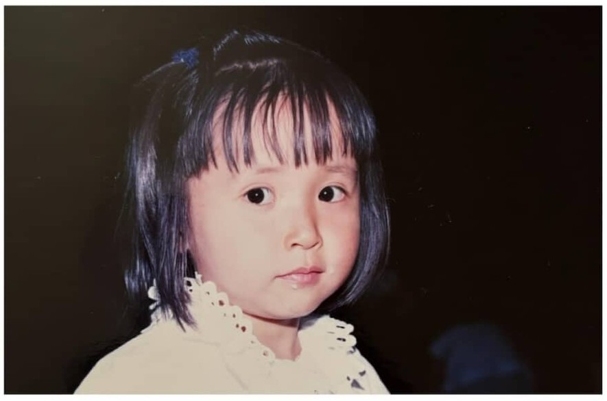 （1/2）子どものころの投稿者（母）の写真。おかっぱ頭がかわいらしいですね