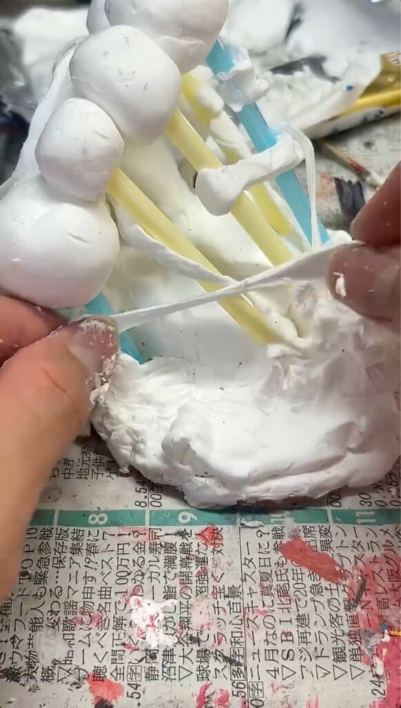 なんだか粘液のように見えてきます