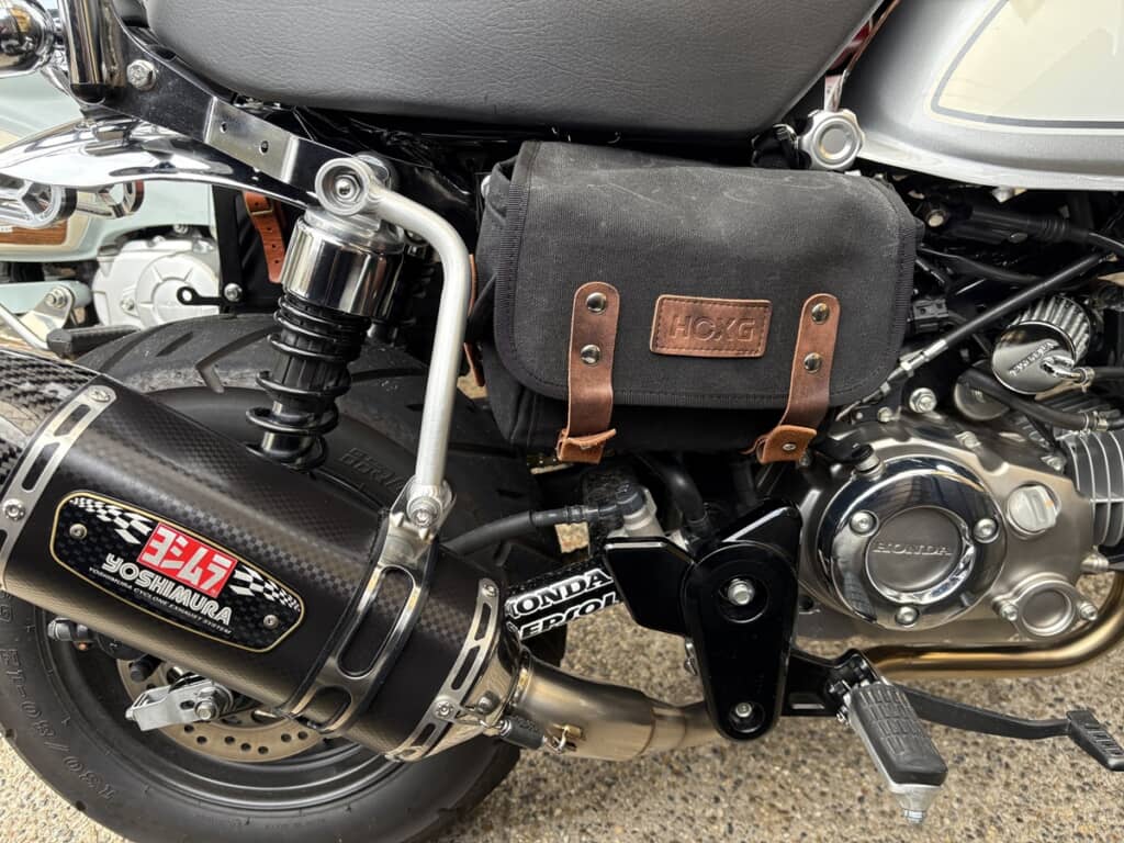 義母が勘違いしたヨシムラのロゴ付きのマフラー