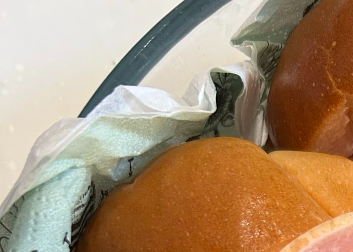 子どもたちの好きな具材ばかりでロールパンサンドを作ったはずが……「え。ちょっとキモイです笑」「笑い転げてる」　まさかのビジュアルが330万表示（1/3） | ライフスタイル ねとらぼ