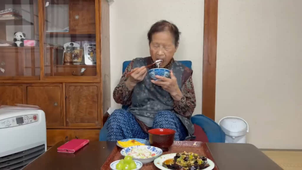 元気にもりもり食べるきのえさん