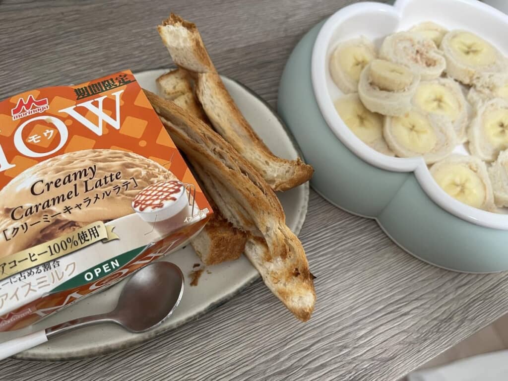 「MOW」のクリーミーキャラメルラテが見切れてた！