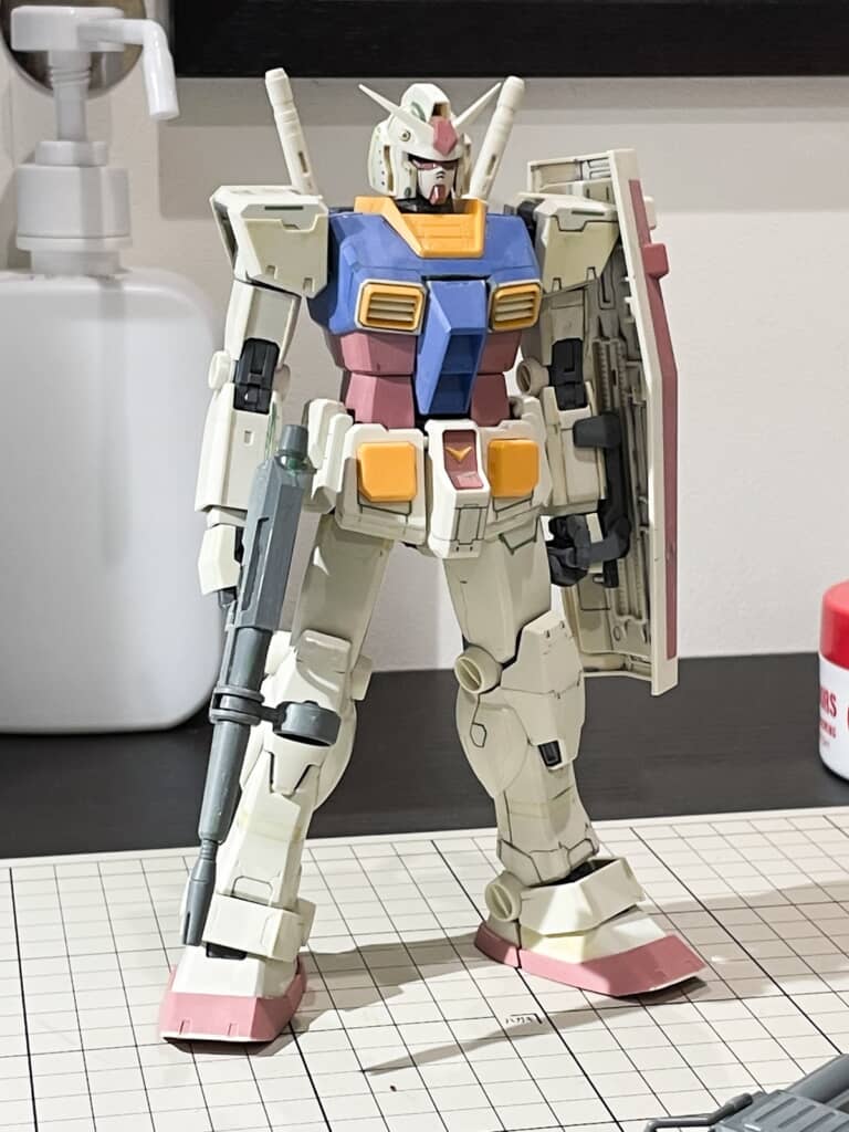 組み上げられたRX-78のプラモデル