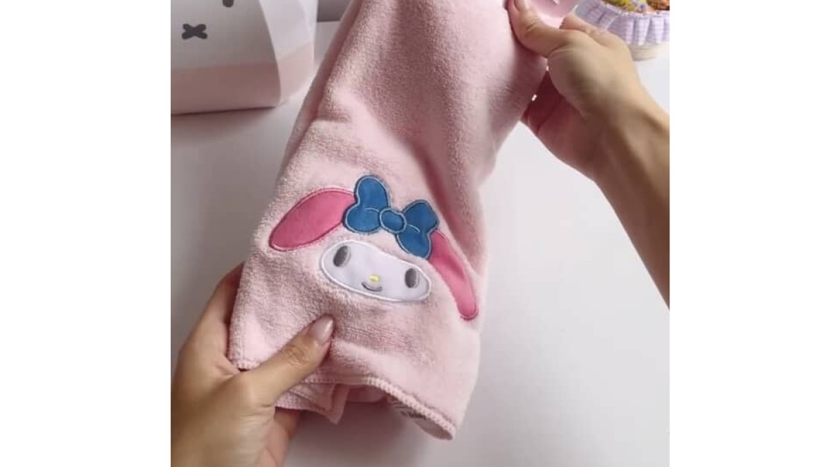 ダイソーのサンリオタオル、四つ折りにして手縫いでチクチクしたら……「素敵！」　目からウロコの完成品に「早速作ります！」（1/2） | ライフスタイル ねとらぼ