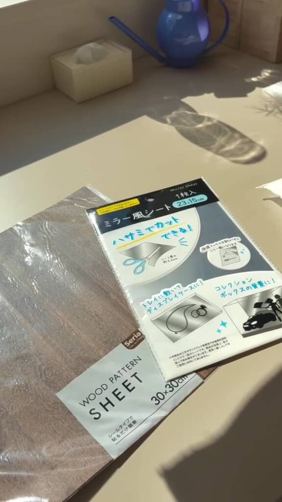 セリアのプラバンとリメイクシート、ハサミでカットできるミラー風シート