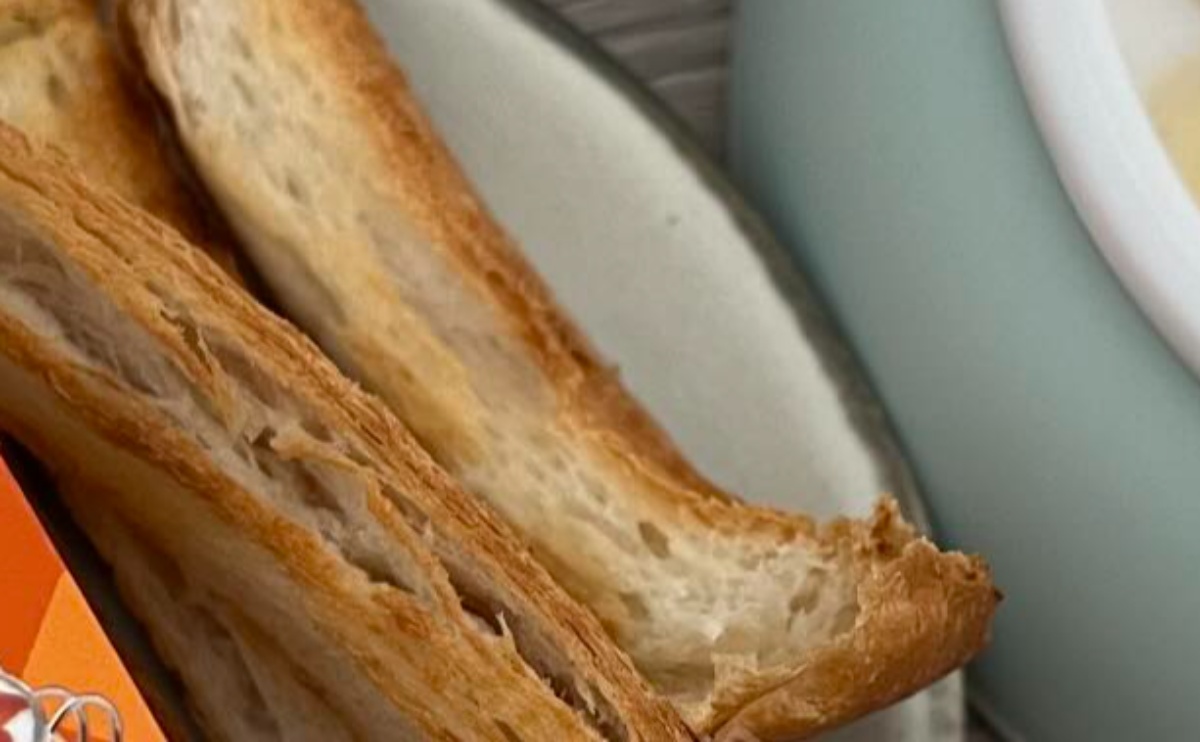 赤ちゃんにごはんを作ったママ、残ったパンの耳を見て「切れ端で十分です」→まさかの光景に「なんかいいもんが」「隣が反則です」（1/3） | 育児 ねとらぼ