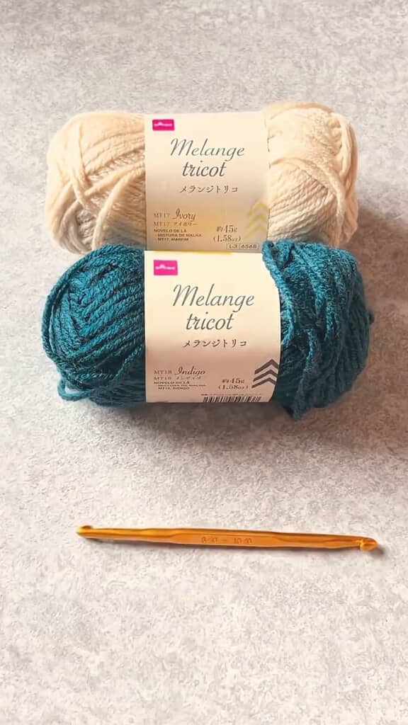 使うのはダイソーの毛糸2色