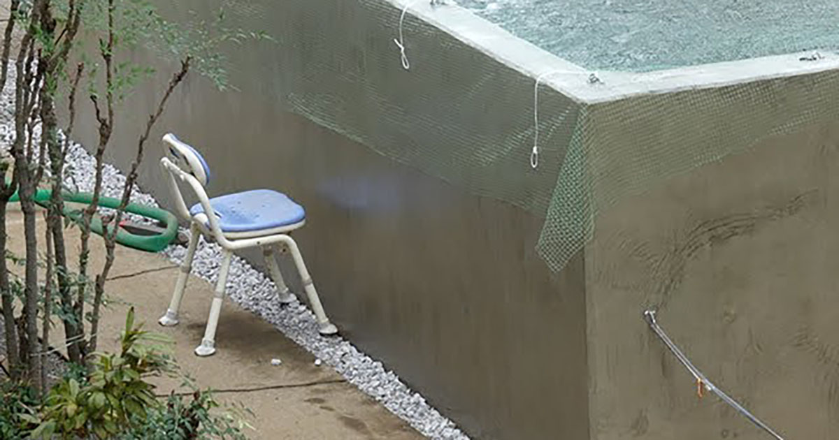 自宅の庭に“水族館みたいな池”をDIYして1カ月後……　「ヤバい！」「なんてぜいたくな空間」「夢が広がりますね」（1/3） | リフォーム・リノベーション・DIY ねとらぼ