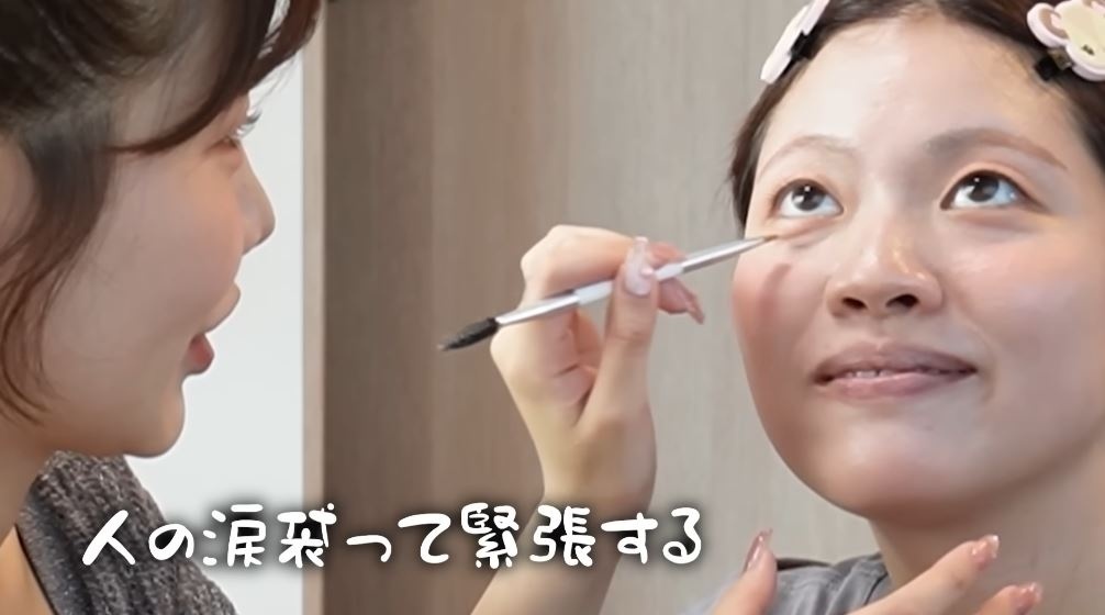 涙袋のラインを描く