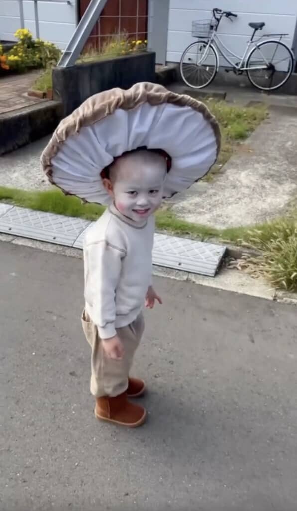 しいたけになりきるお兄ちゃん