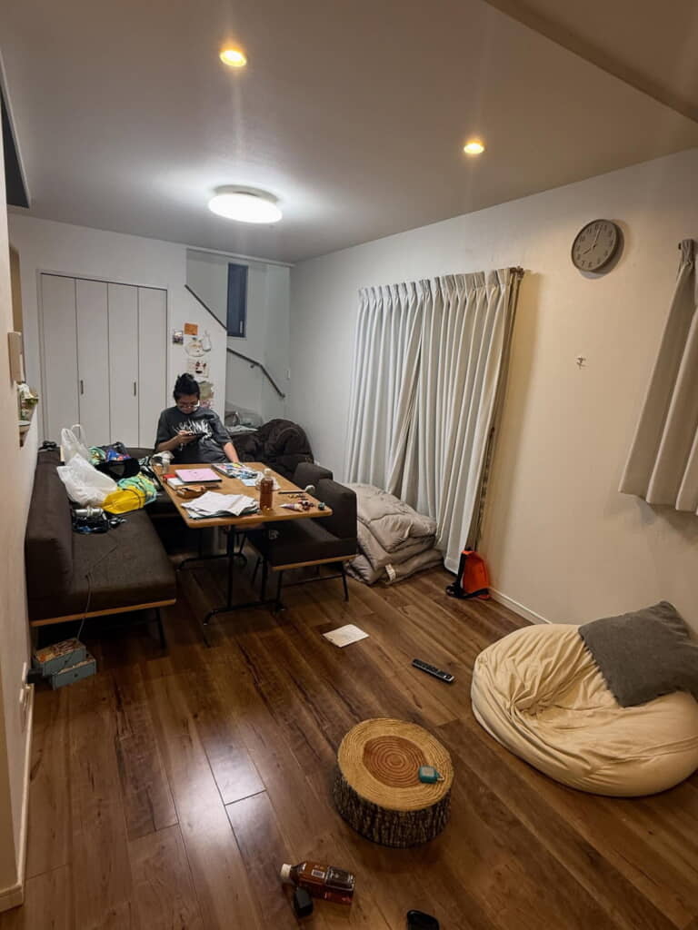 散らかっていたリビング