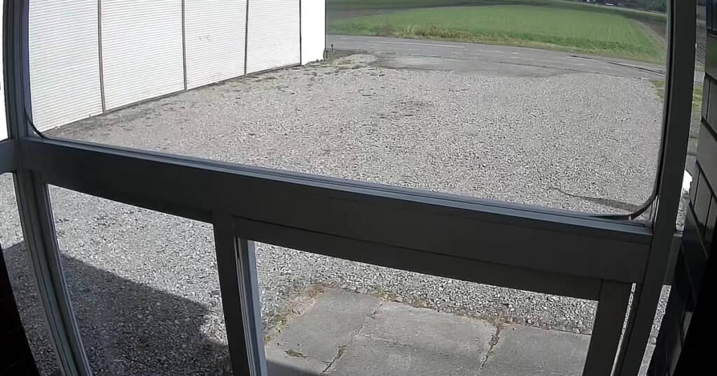 なにも映っていないように見えますが……