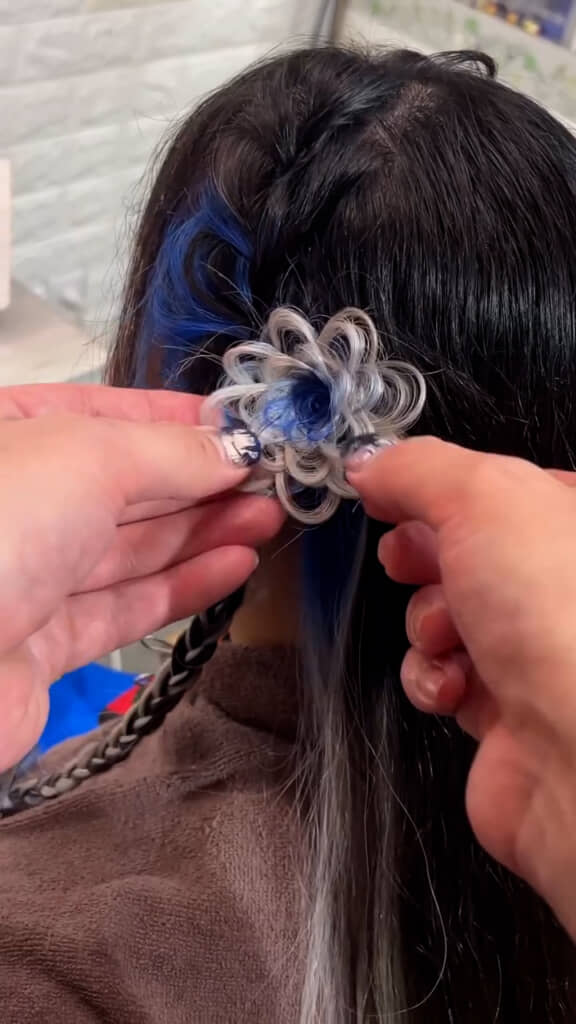 髪の毛で花を再現