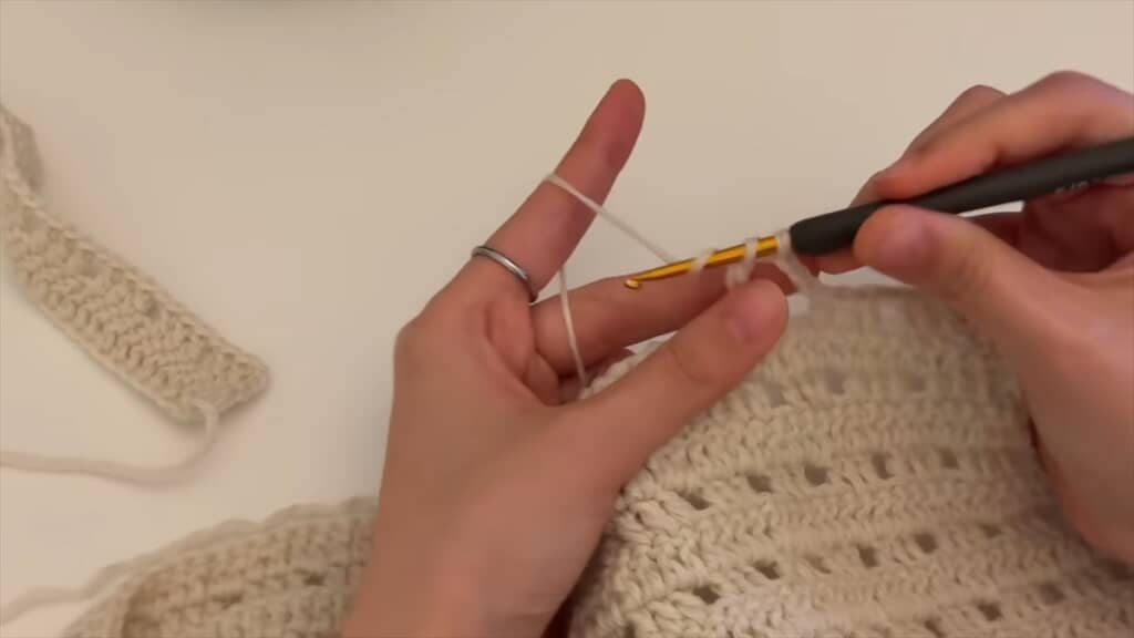 かぎ針編みでニットセーターを編む