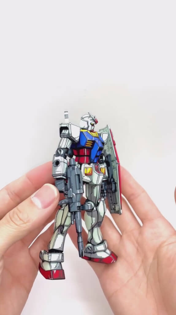 側面を見てもイラストとしか思えない