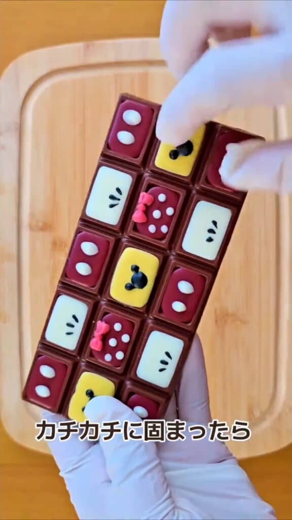 ディズニーをモチーフした“板チョコデコ”