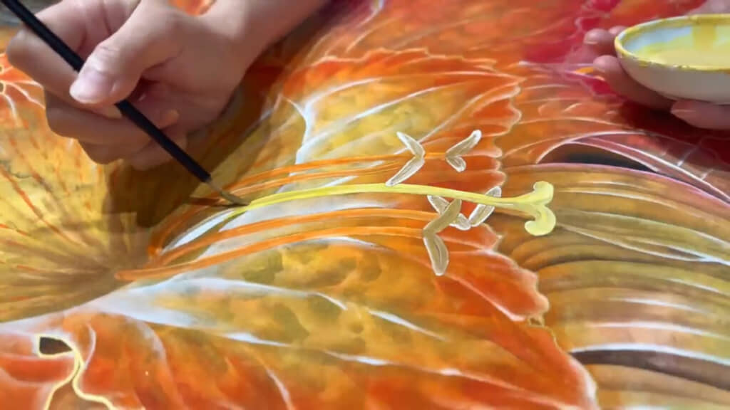 花のしべに色を重ねていく