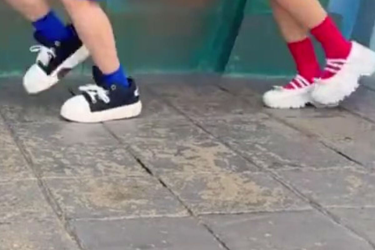 ディズニーで「どうやって作ってるんやろ」と驚かれた2人→まさかの格好に「待って」「予想外だったww」 | ディズニー ねとらぼ