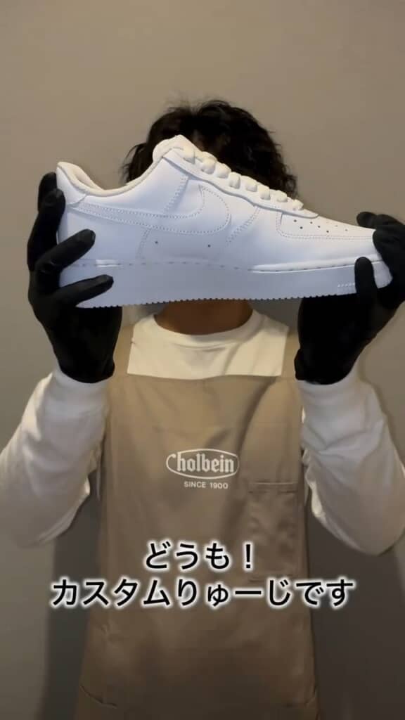 真っ白なスニーカーに絵を描いてカスタム