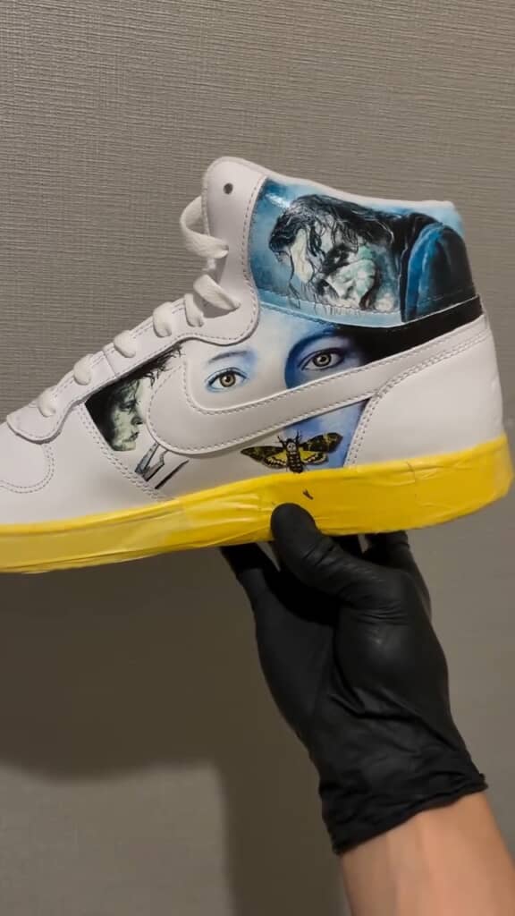 ジョーカーやシザーハンズと並び、不穏な絵面に