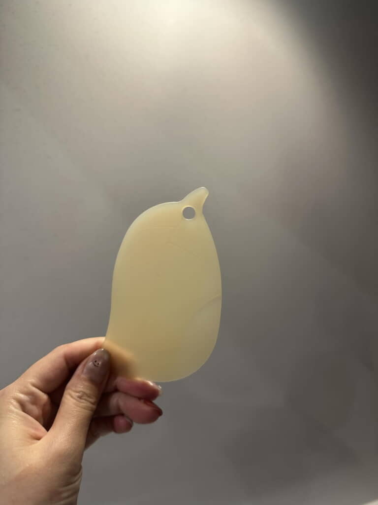 かわいい小鳥ちゃんのキッチンスクレーパーかと思ったら……