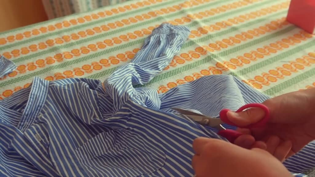 生地を丁寧に解体します