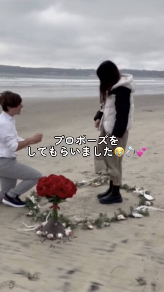 砂浜でプロポーズ！