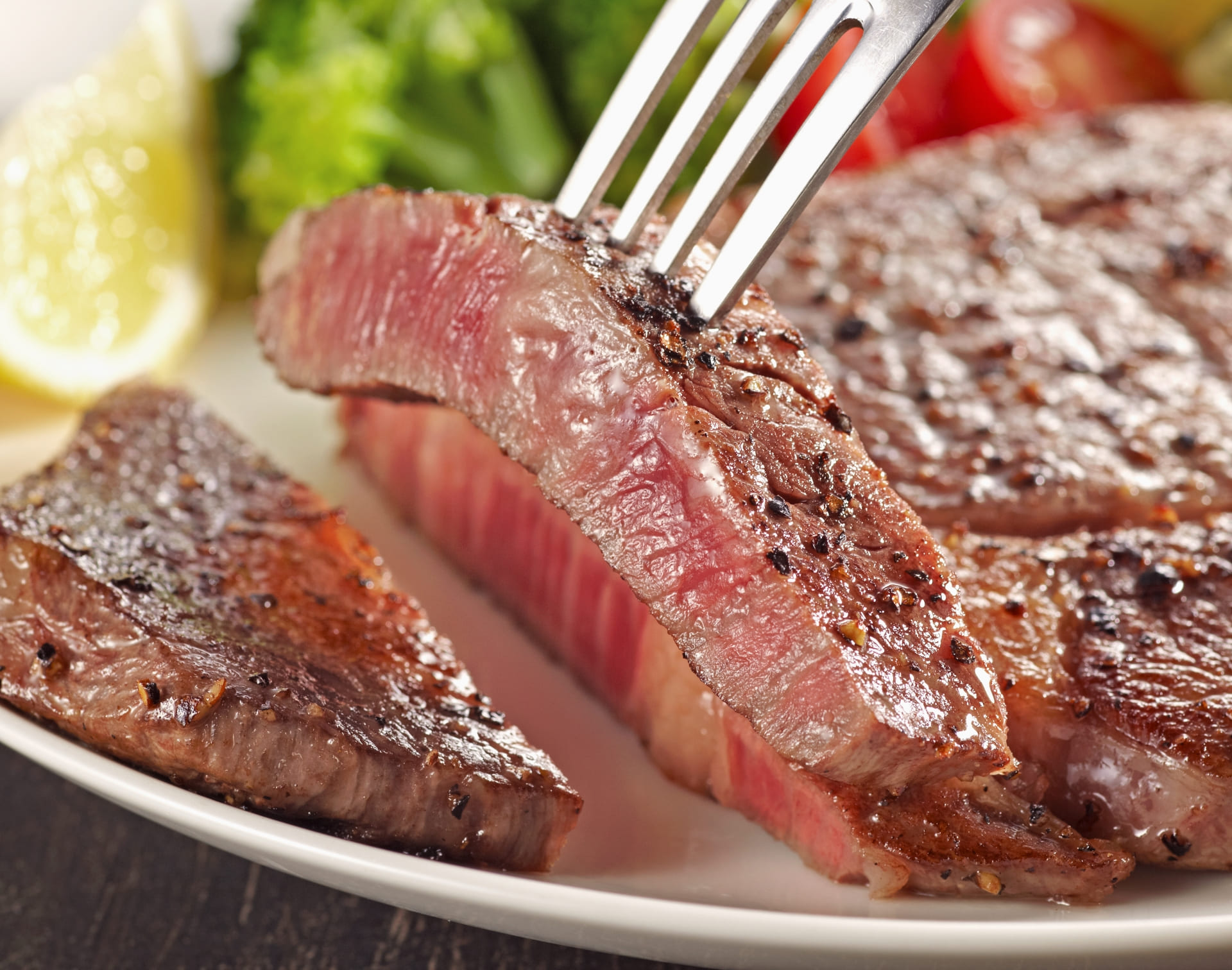 関東在住者が選ぶ】一番おいしいと思う「ステーキチェーン」ランキングTOP28！ 第1位は「肉の万世」【2025年最新調査結果】（1/6） | チェーン店  ねとらぼリサーチ