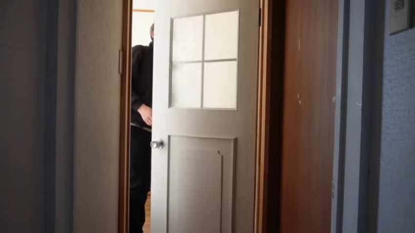 既存のドアの位置を変える