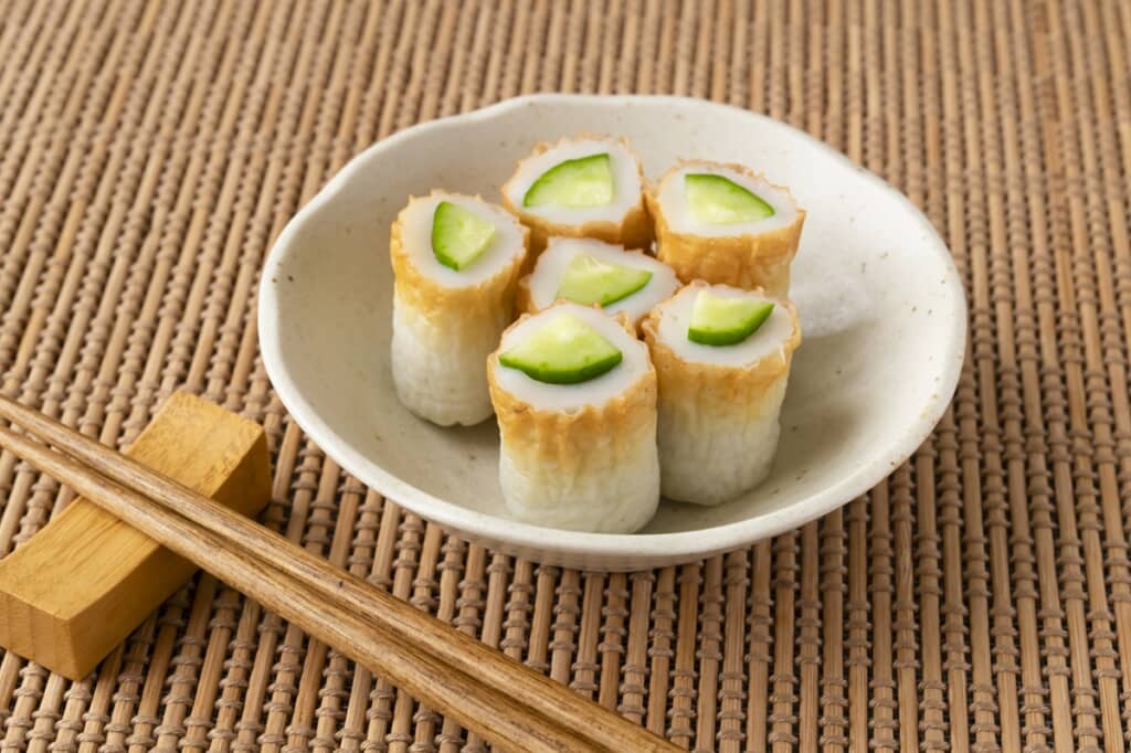 内側にキュウリを詰めたちくわ