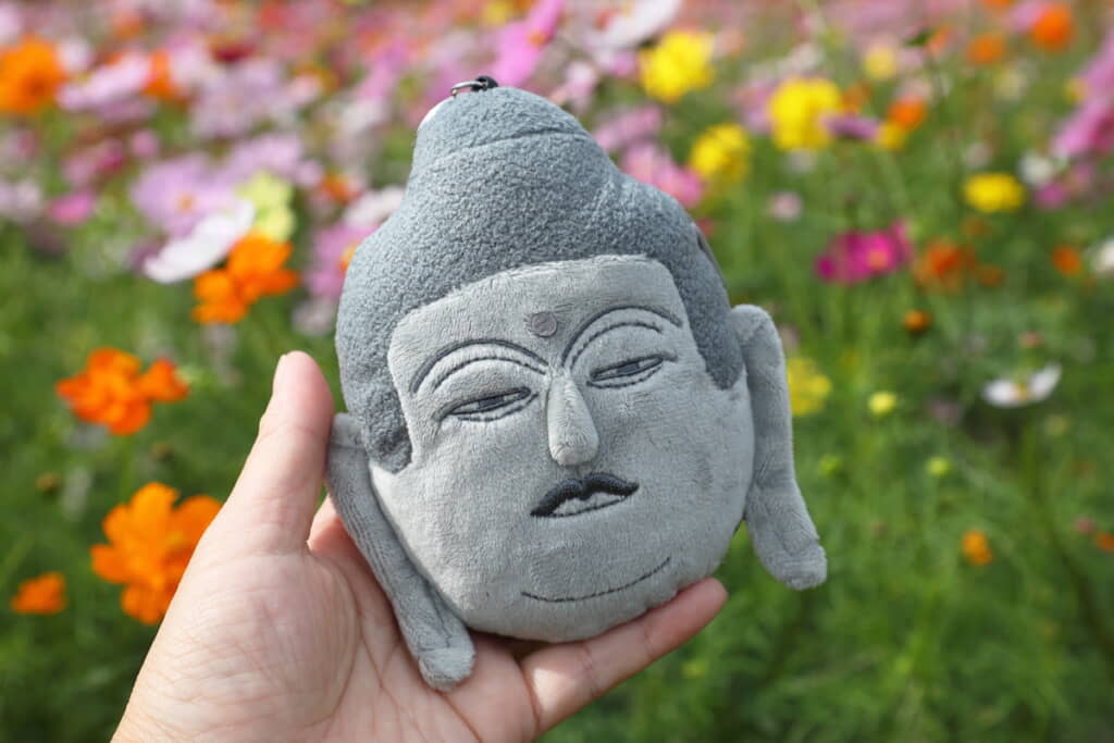 ガチな仏像感あるパスケース。小銭も入れられる