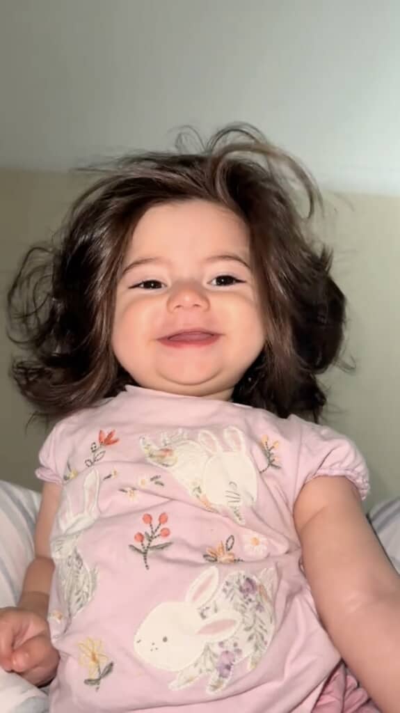 つやつやの美しい髪に見とれてしまいます