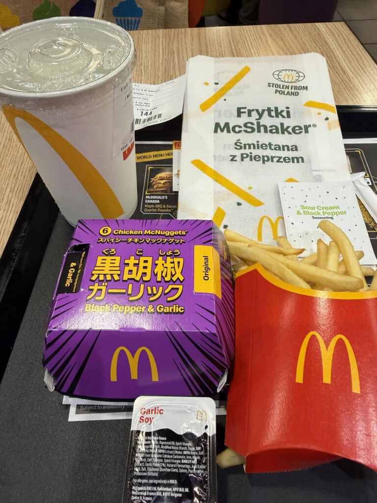 大きな「黒胡椒」のせいで日本の店かと勘違いしそうですが、イギリスのマクドナルドです