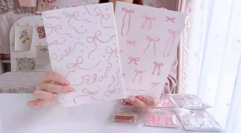 リボン柄のノート2種類