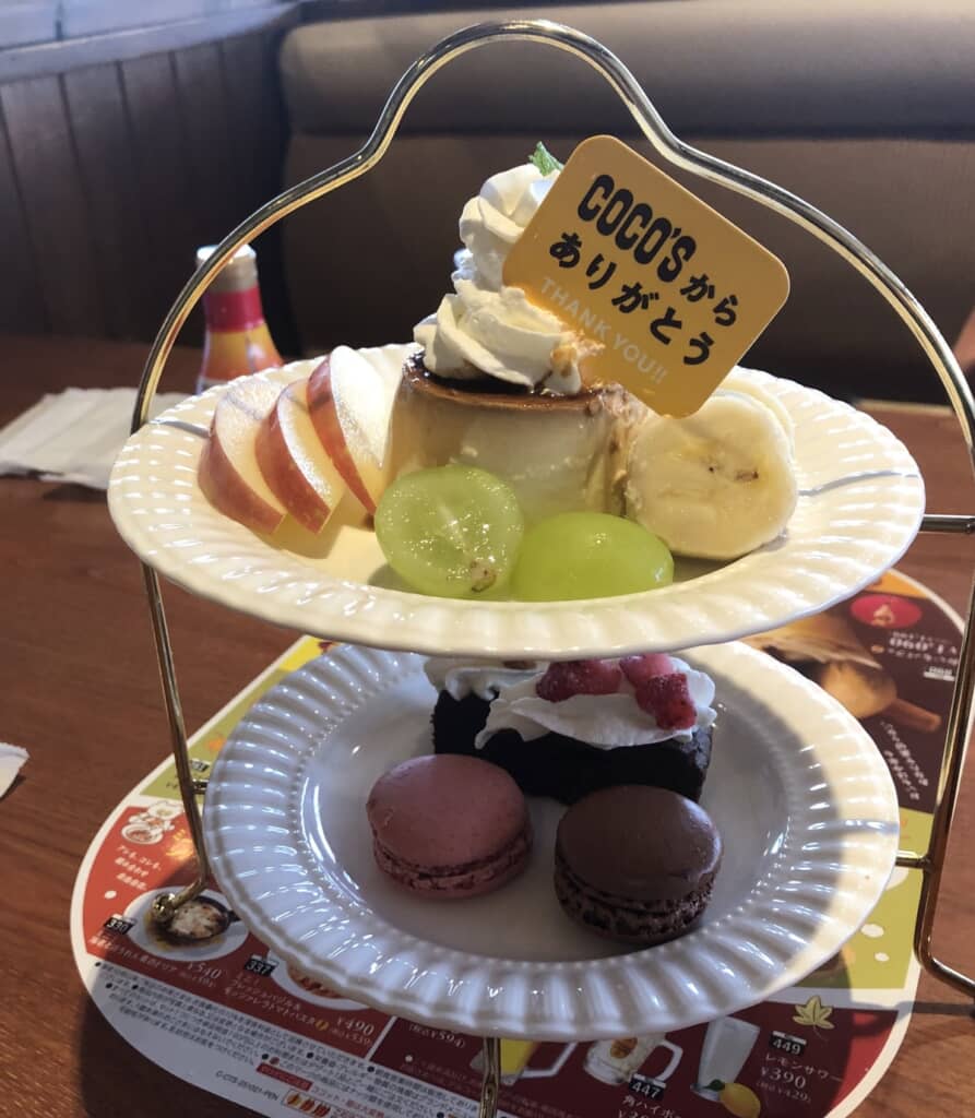 ココスに通い詰めてもらったアフタヌーンティーセット