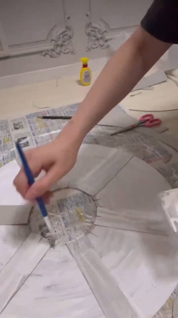 家にあった厚紙をカットして作っています