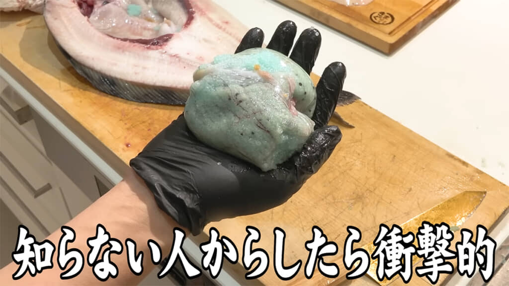 とんでもない大きさと色合いです