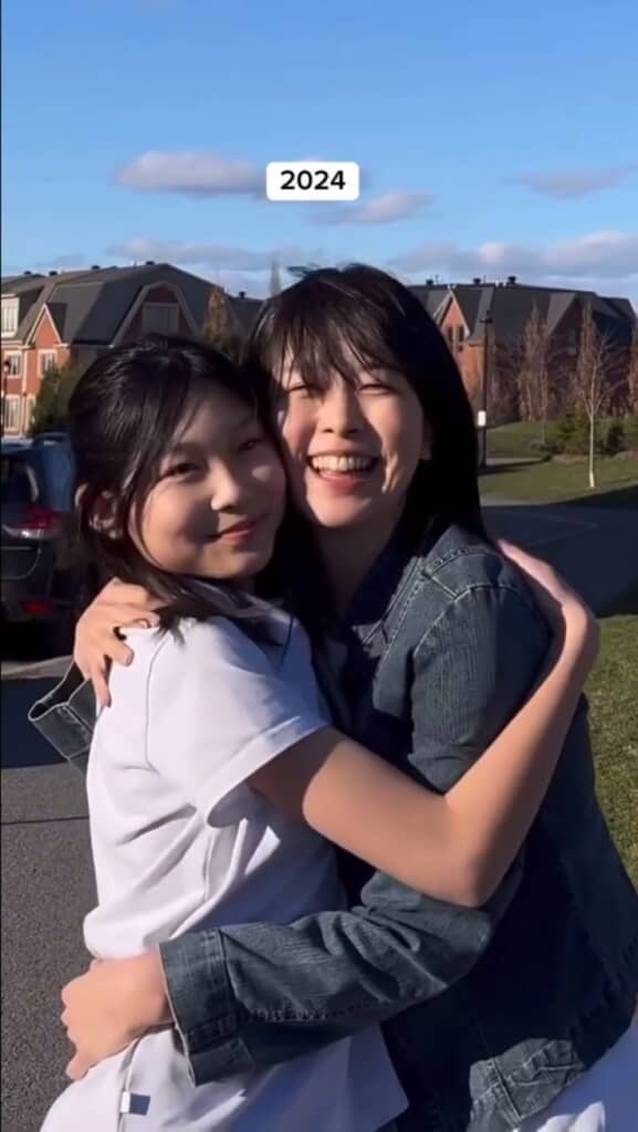 娘を抱っこしているママの12年後