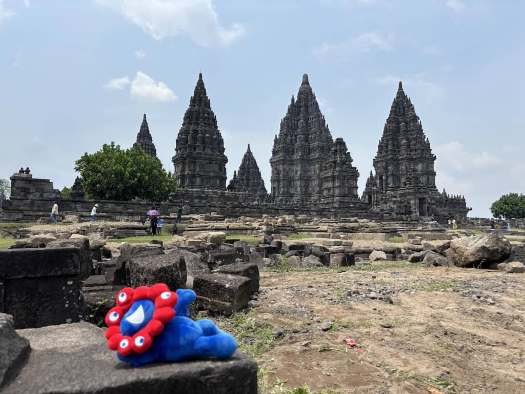 このパビリオンすごいなぁ……って本物じゃねーか！