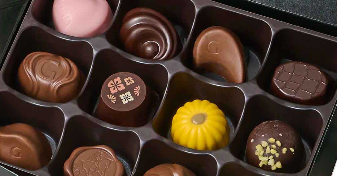 ゴディバからブラックフライデー福袋　オリジナルのランダムドット柄トートバッグがかわいい！（1/2） | グルメ ねとらぼ