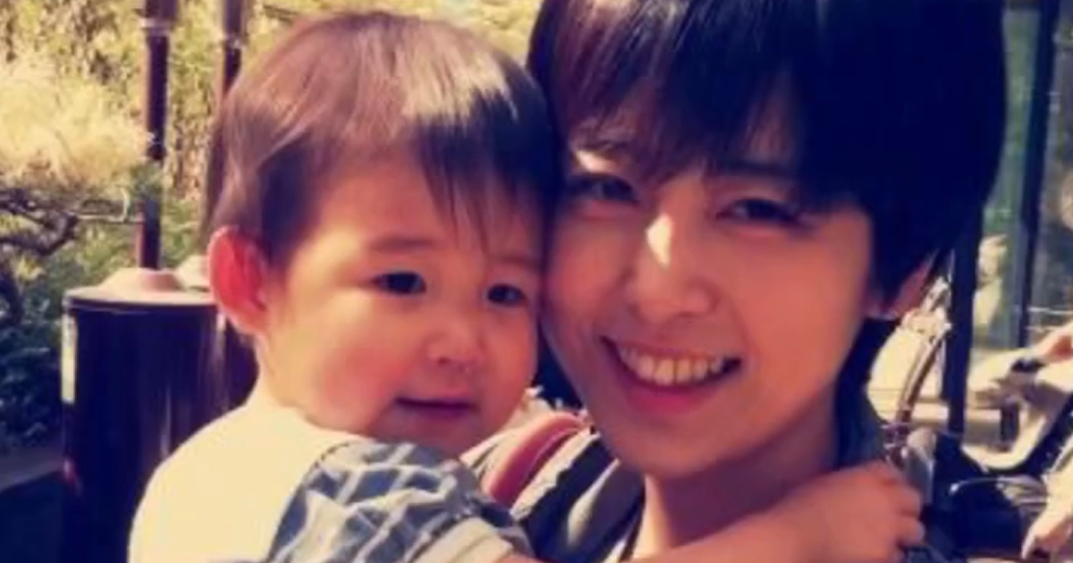 ほっぺをくっつけるママと娘→12年後……「えっ」「ちょっと待って」　目を疑う“衝撃の姿”が1570万再生【海外】（1/2） | ライフスタイル ねとらぼ