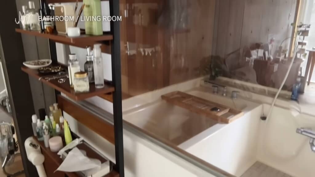 バスルームはガラス張り！