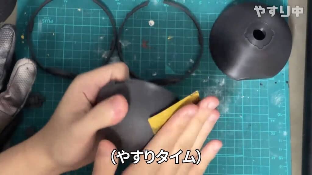 表面をヤスリやパテでならしていく