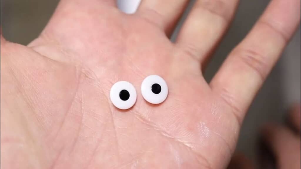 白と黒のメノウで作った目玉