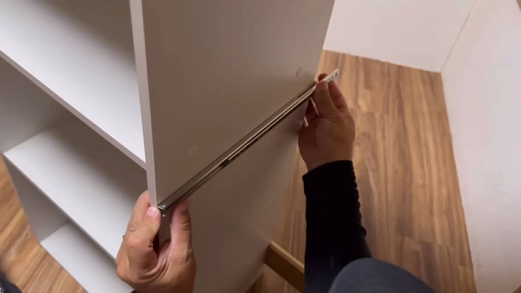 スライドレールを設置